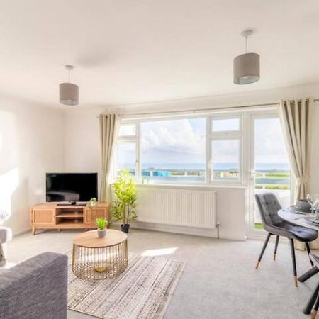 Large Sea View 2 Bedroom Sleeps 6 - Free Parking Bornemouth Extérieur photo