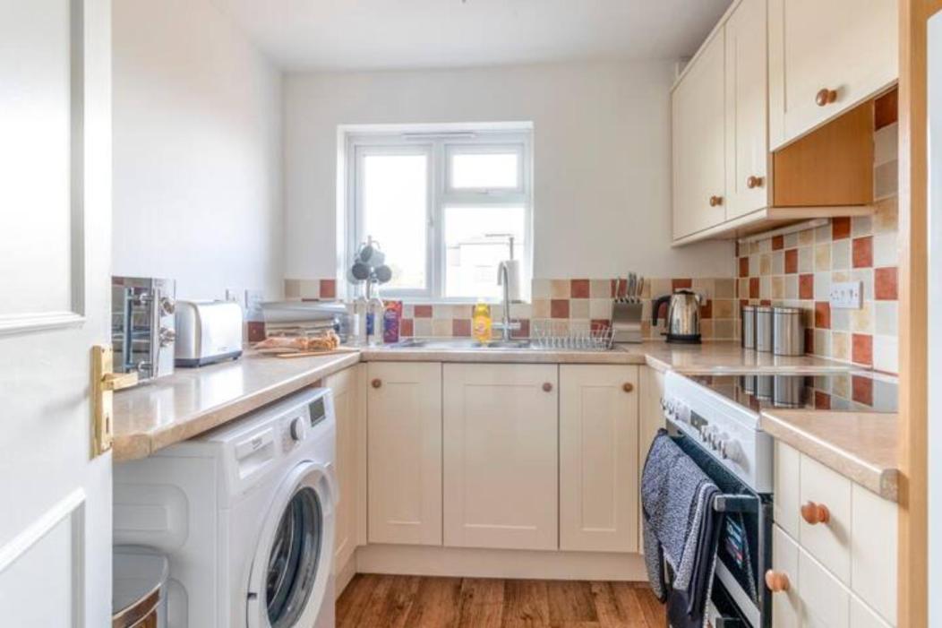 Large Sea View 2 Bedroom Sleeps 6 - Free Parking Bornemouth Extérieur photo