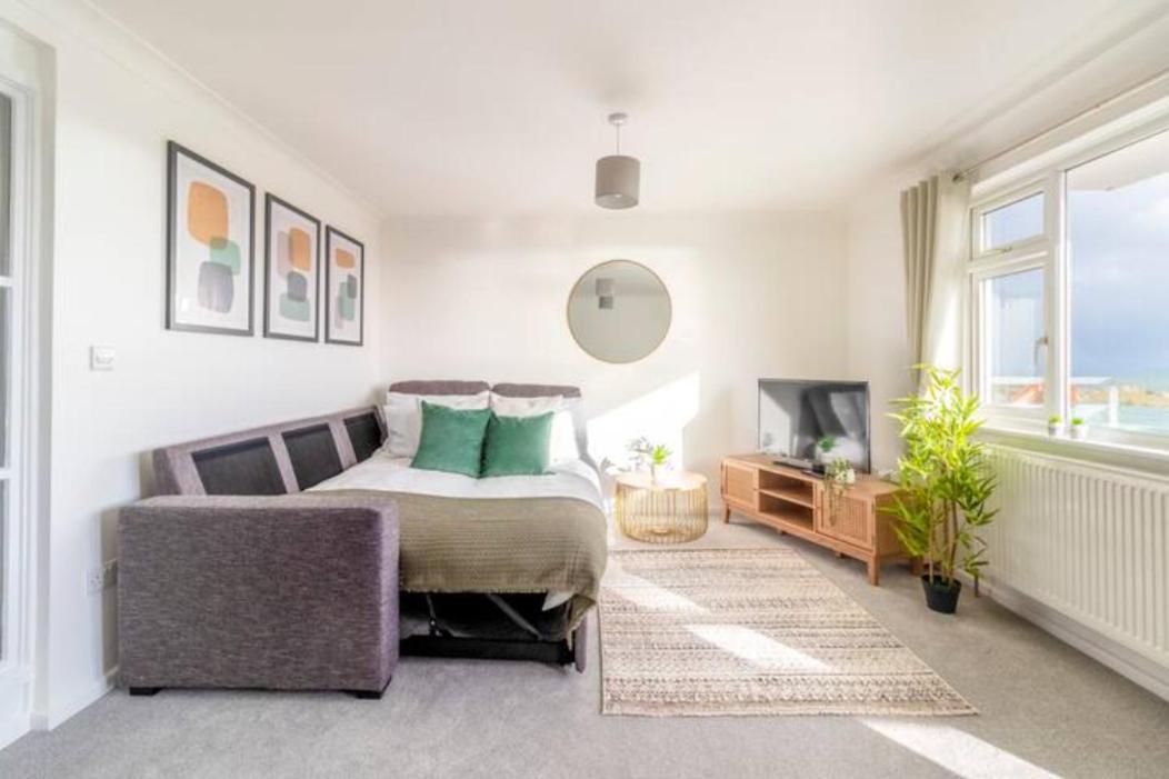 Large Sea View 2 Bedroom Sleeps 6 - Free Parking Bornemouth Extérieur photo