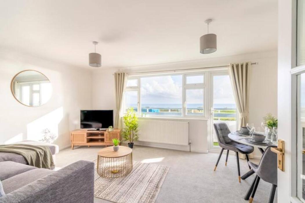Large Sea View 2 Bedroom Sleeps 6 - Free Parking Bornemouth Extérieur photo