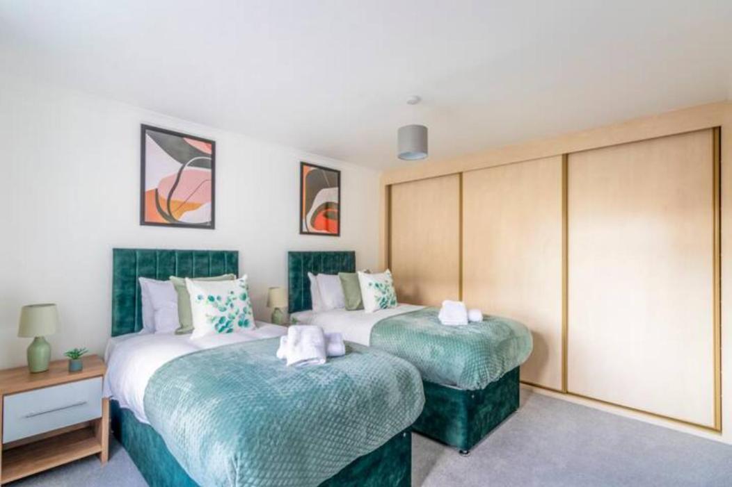Large Sea View 2 Bedroom Sleeps 6 - Free Parking Bornemouth Extérieur photo