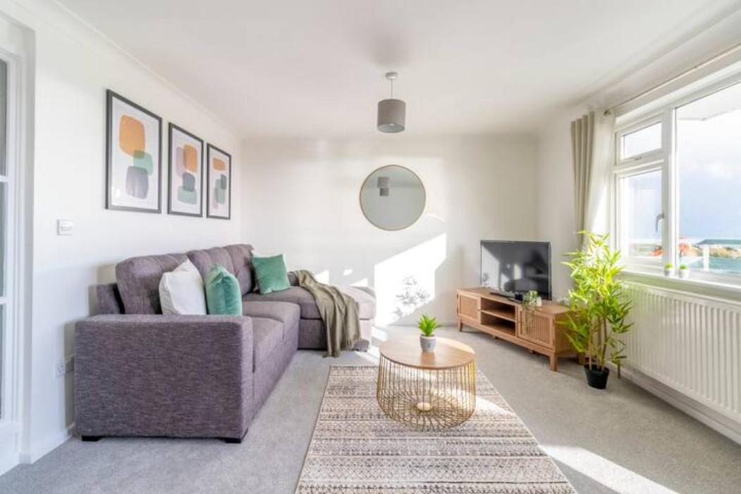 Large Sea View 2 Bedroom Sleeps 6 - Free Parking Bornemouth Extérieur photo
