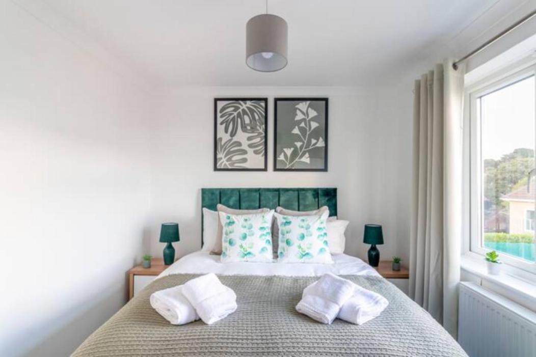 Large Sea View 2 Bedroom Sleeps 6 - Free Parking Bornemouth Extérieur photo